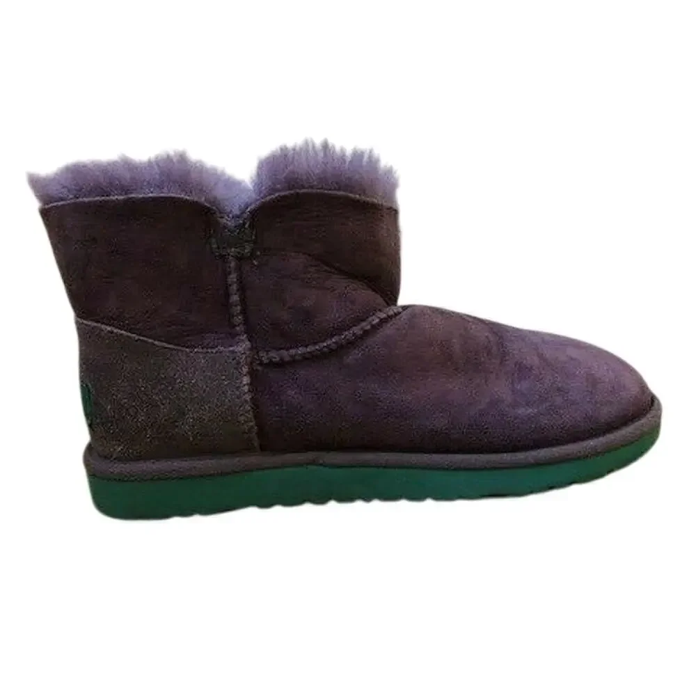 UGG Girls Short Purple Boots W. Button Big Girls Size 4